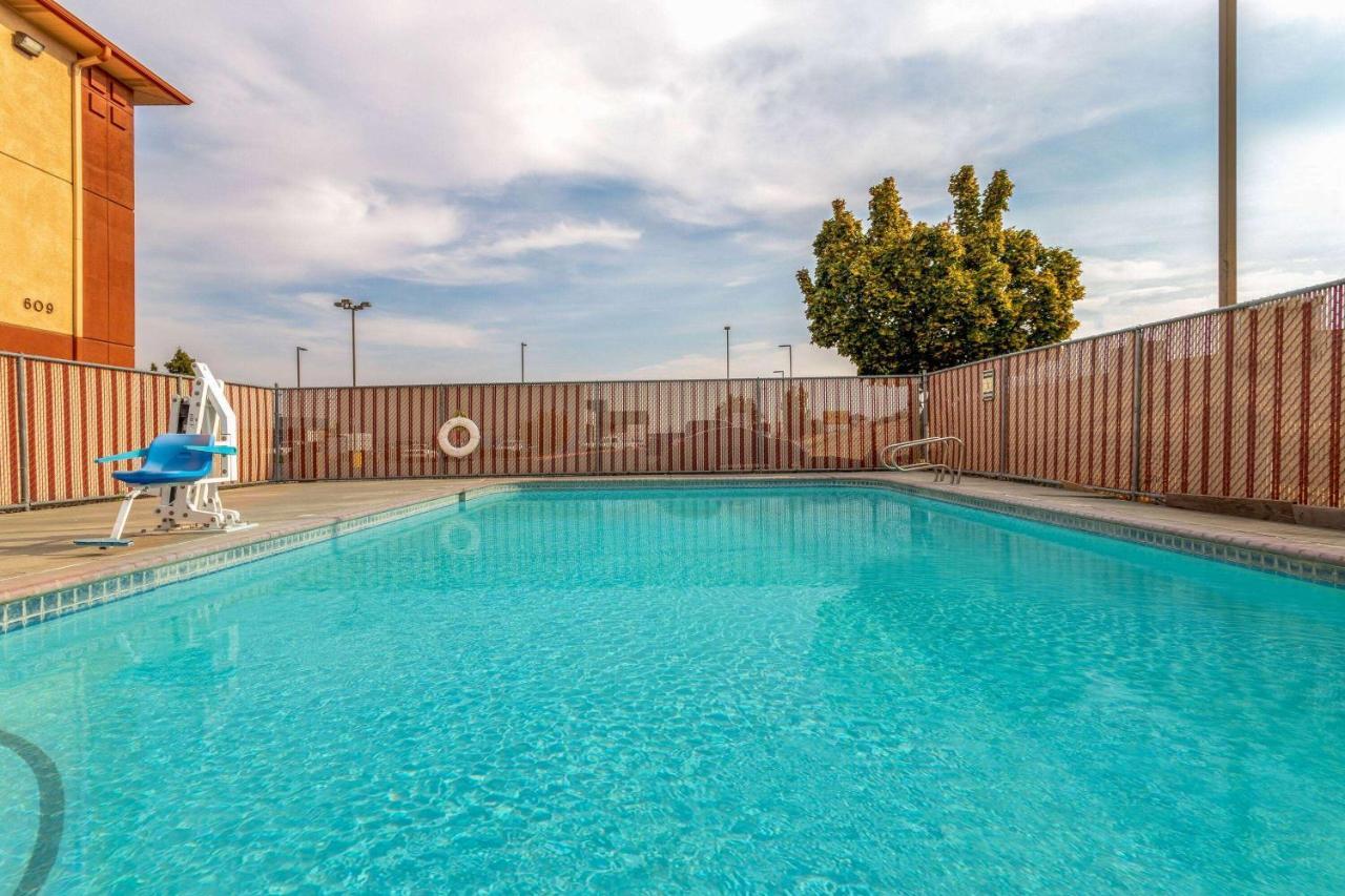 Super 8 By Wyndham The Dalles Or Exteriér fotografie