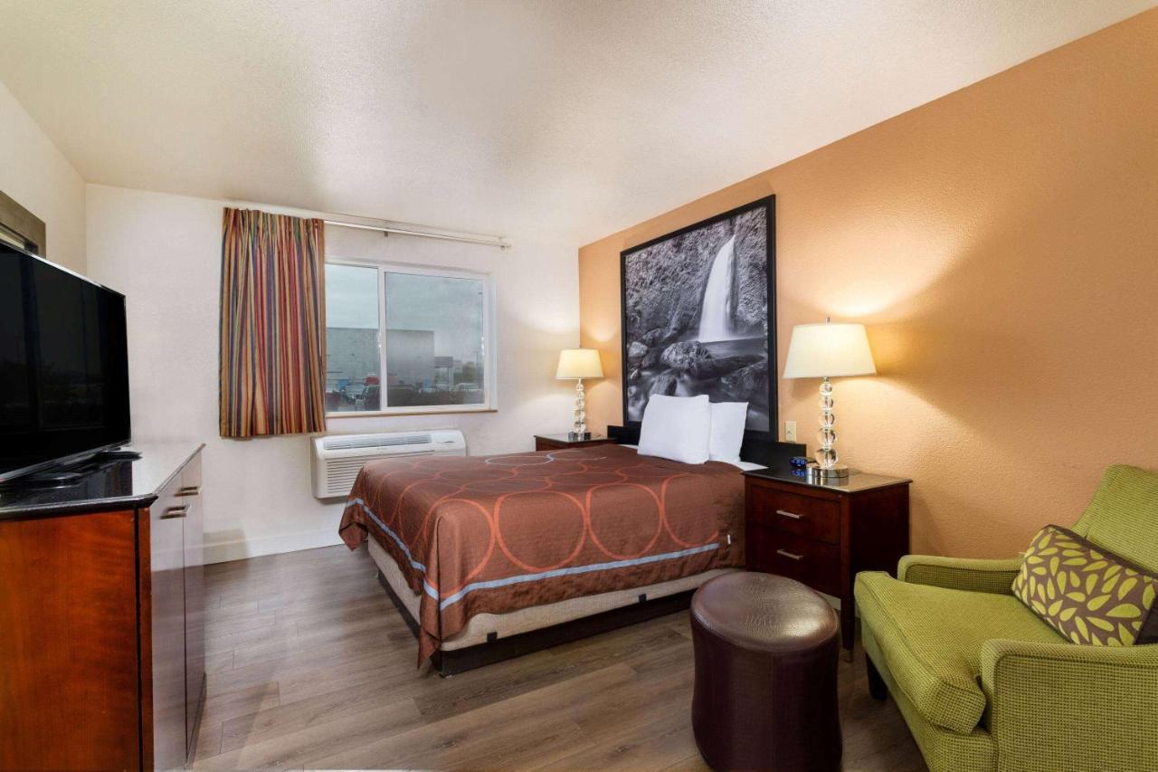 Super 8 By Wyndham The Dalles Or Exteriér fotografie