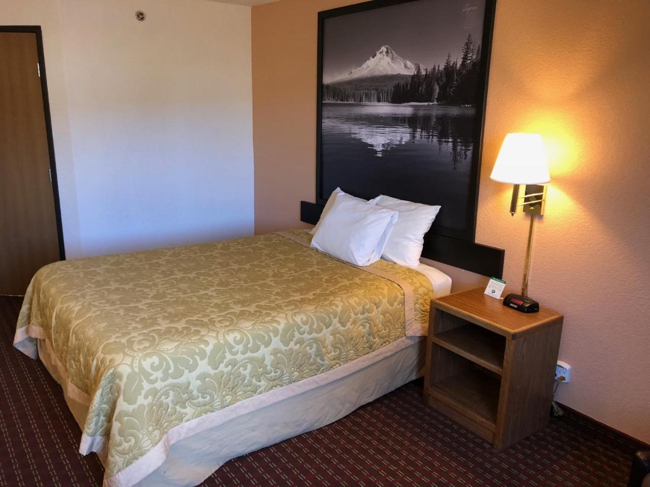 Super 8 By Wyndham The Dalles Or Exteriér fotografie