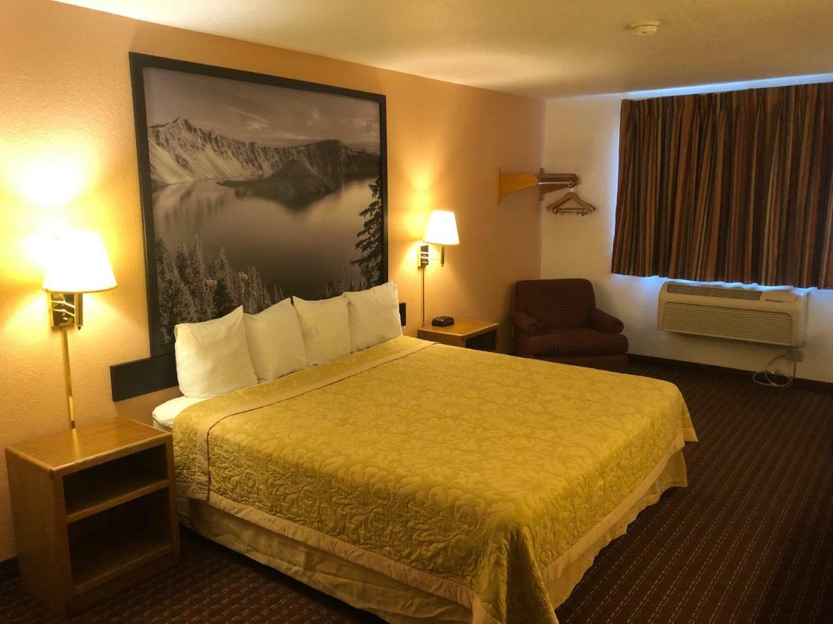 Super 8 By Wyndham The Dalles Or Exteriér fotografie