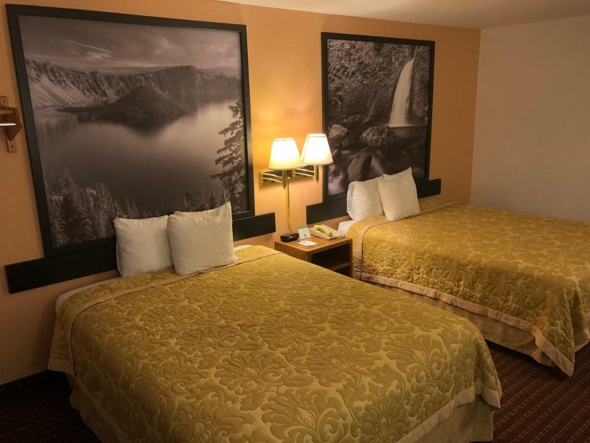 Super 8 By Wyndham The Dalles Or Exteriér fotografie