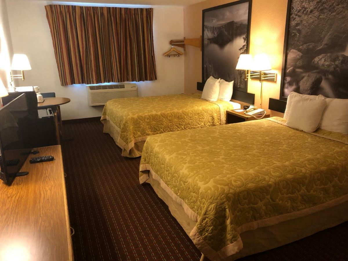Super 8 By Wyndham The Dalles Or Exteriér fotografie