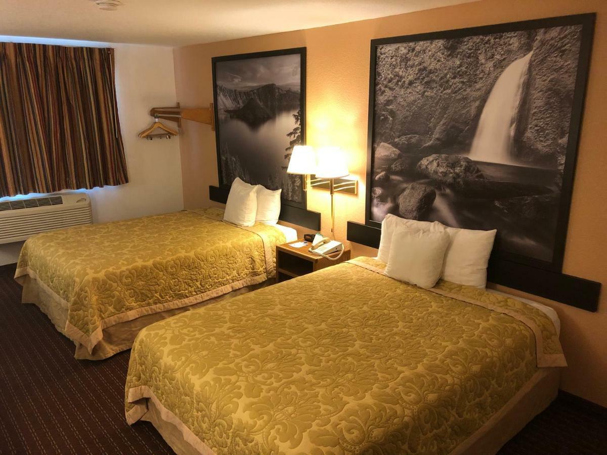 Super 8 By Wyndham The Dalles Or Exteriér fotografie